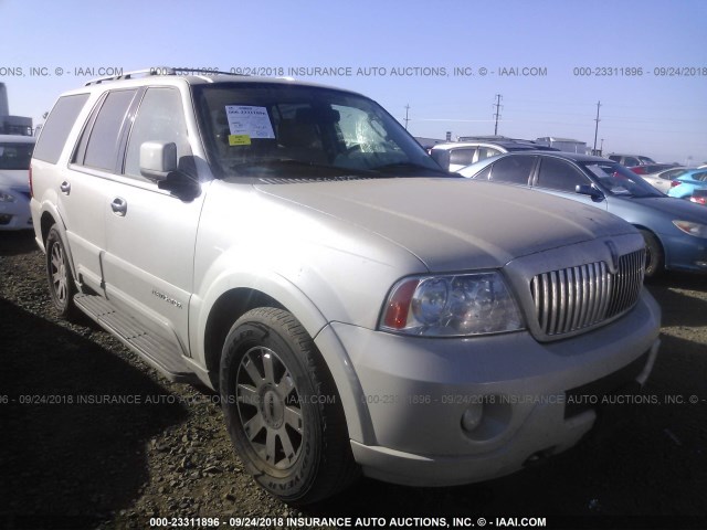 5LMFU28R84LJ38928 - 2004 LINCOLN NAVIGATOR Biały zdjęcie 1