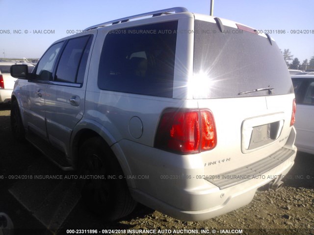 5LMFU28R84LJ38928 - 2004 LINCOLN NAVIGATOR Biały zdjęcie 3