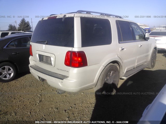 5LMFU28R84LJ38928 - 2004 LINCOLN NAVIGATOR Biały zdjęcie 4