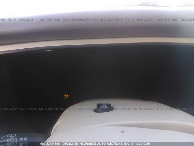 5LMFU28R84LJ38928 - 2004 LINCOLN NAVIGATOR Biały zdjęcie 7