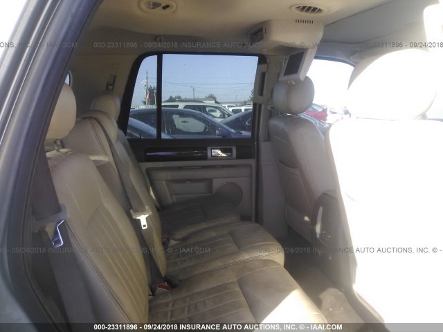 5LMFU28R84LJ38928 - 2004 LINCOLN NAVIGATOR Biały zdjęcie 8