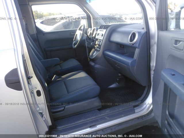 5J6YH18574L011402 - 2004 HONDA ELEMENT EX SILVER photo 5