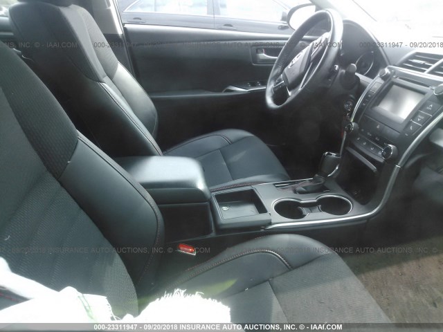 4T1BF1FK9GU130461 - 2016 TOYOTA CAMRY LE/XLE/SE/XSE 黑色 照片 5