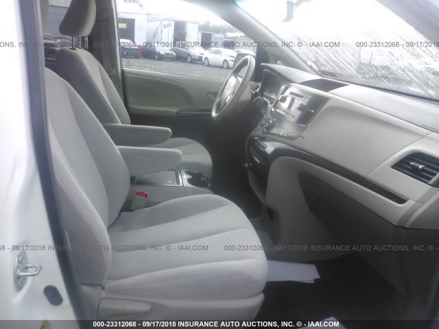 5TDKK3DC6DS357727 - 2013 TOYOTA SIENNA 白色 照片 5