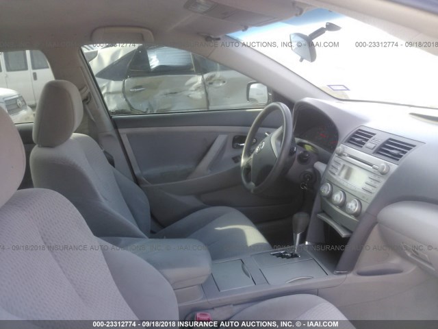 4T1BF3EK5BU662733 - 2011 TOYOTA CAMRY SE/LE/XLE BLACK photo 5