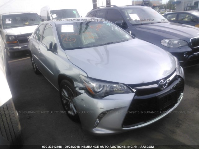 4T1BF1FKXHU625981 - 2017 TOYOTA CAMRY LE/XLE/SE/XSE SILVER photo 1