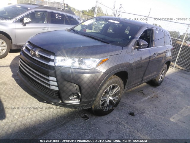 5TDZZRFH3JS242701 - 2018 TOYOTA HIGHLANDER LE/LE PLUS GRAY photo 2