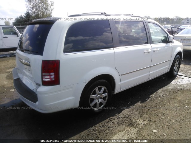 2A4RR5D13AR235619 - 2010 CHRYSLER TOWN & COUNTRY TOURING WHITE photo 4