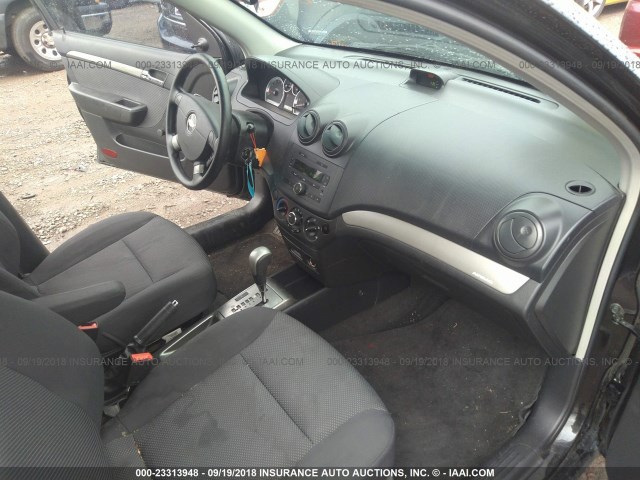 KL1TD56658B064696 - 2008 CHEVROLET AVEO LS BLACK photo 5