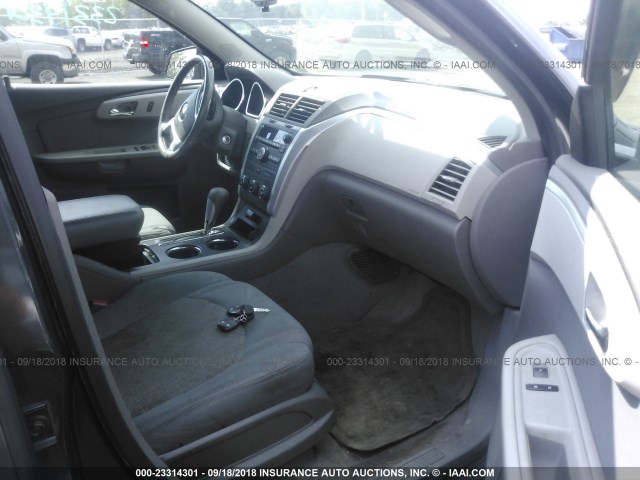 1GNKVFEDXBJ359949 - 2011 CHEVROLET TRAVERSE LS GRAY photo 5