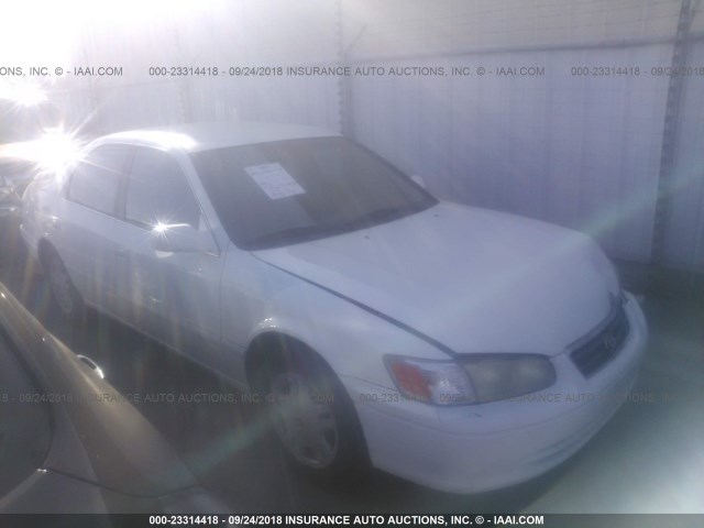 JT2BG22K5Y0449533 - 2000 TOYOTA CAMRY CE/LE/XLE WHITE photo 1