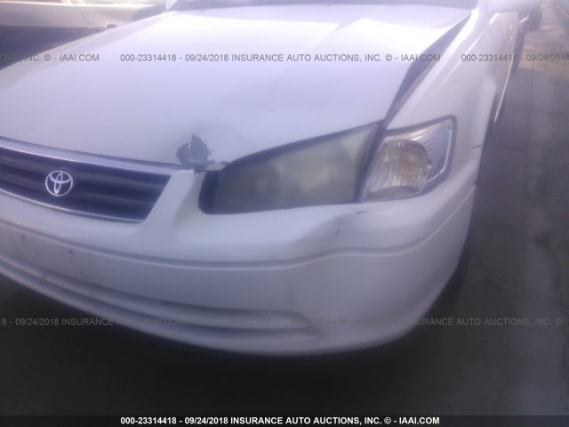 JT2BG22K5Y0449533 - 2000 TOYOTA CAMRY CE/LE/XLE თეთრი ფოტო 6