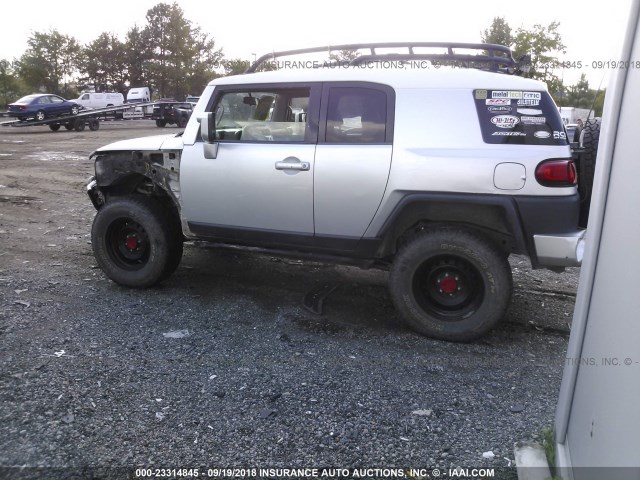 JTEBU11F970050715 - 2007 TOYOTA FJ CRUISER SILVER photo 3