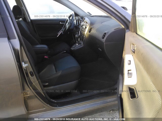 2T1KR32E25C418890 - 2005 TOYOTA COROLLA MATRIX XR GRAY photo 5