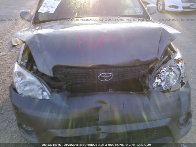 2T1KR32E25C418890 - 2005 TOYOTA COROLLA MATRIX XR GRAY photo 6