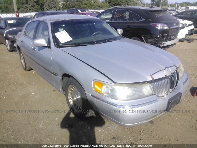 1LNHM81W21Y707057 - 2001 LINCOLN TOWN CAR EXECUTIVE SILVER photo 1