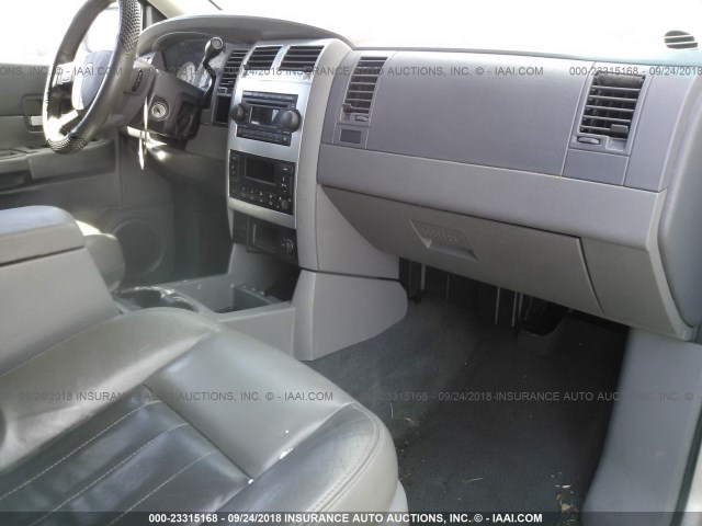 1D4HD58N54F139776 - 2004 DODGE DURANGO LIMITED SILVER photo 5