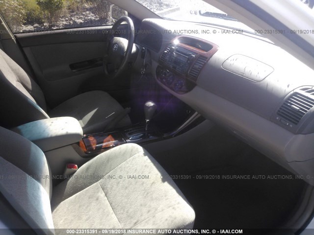 JTDBE30K740273097 - 2004 TOYOTA CAMRY LE/XLE 白色 照片 5