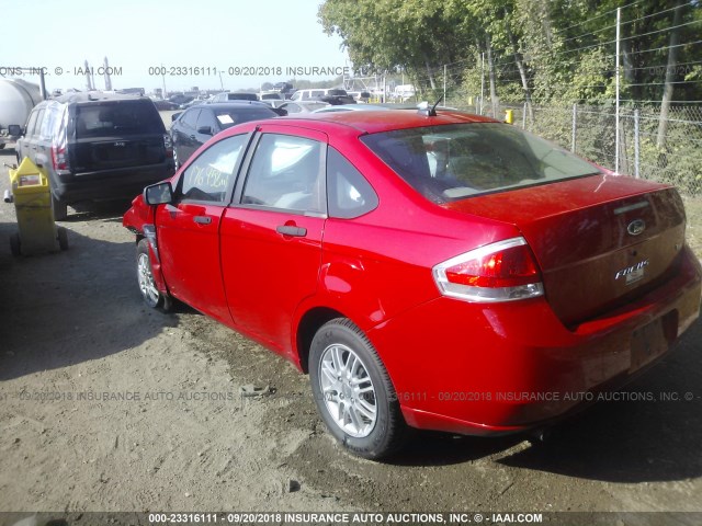 1FAHP35N68W197565 - 2008 FORD FOCUS SE/SEL/SES RED photo 3