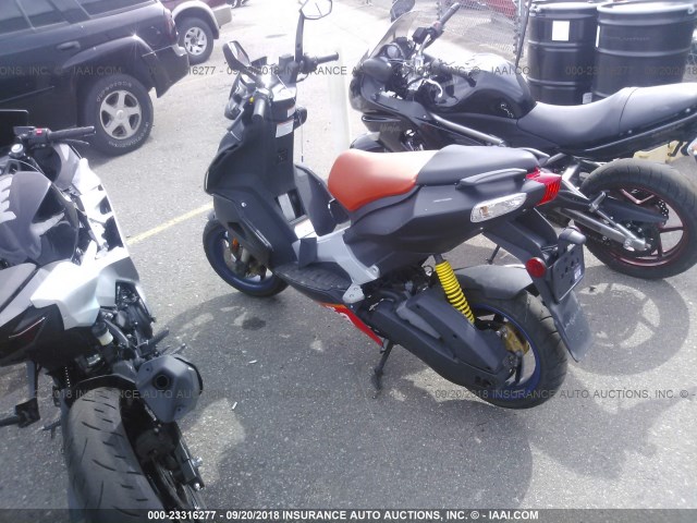 ZD4VFC0066S001144 - 2006 APRILIA SR50 BLACK photo 3