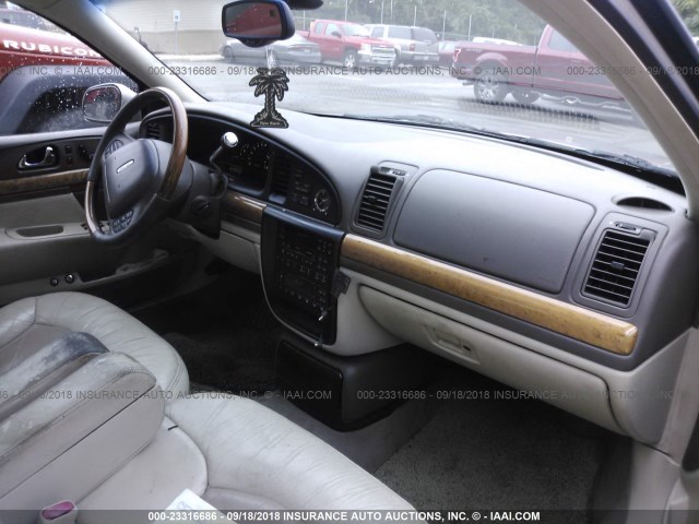 1LNHM97V5YY885401 - 2000 LINCOLN CONTINENTAL  Թուխ լուսանկար 5