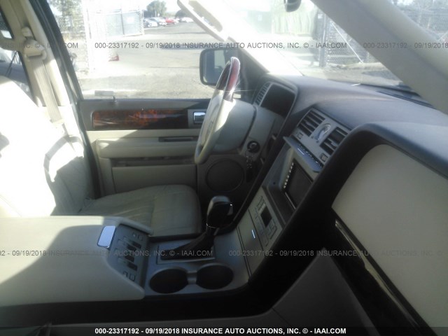 5LMFU28R03LJ41109 - 2003 LINCOLN NAVIGATOR GRAY photo 5