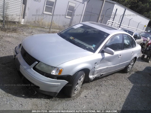 WVWAC63B81P045904 - 2001 VOLKSWAGEN PASSAT GLS SILVER photo 2