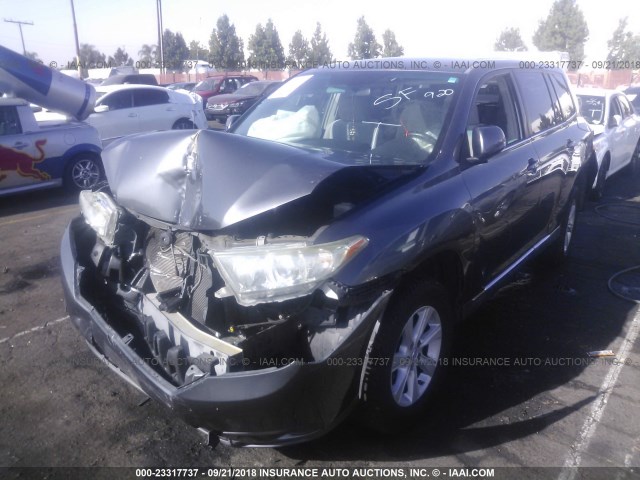 5TDZA3EH6BS014067 - 2011 TOYOTA HIGHLANDER SE GRAY photo 2