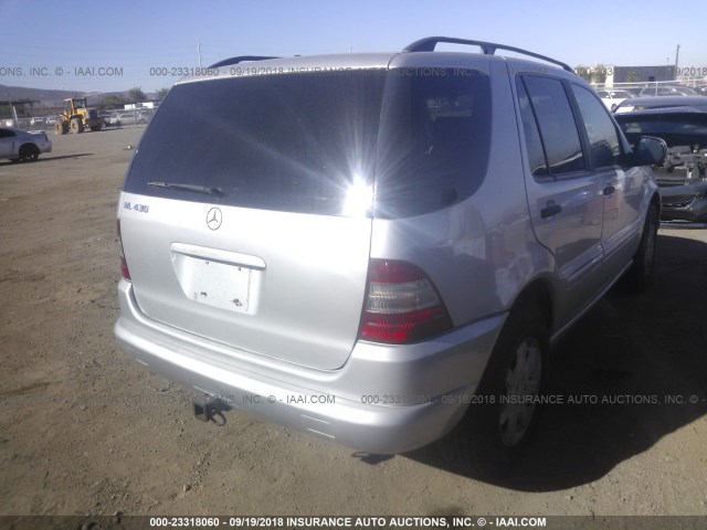 4JGAB72E4XA110985 - 1999 MERCEDES-BENZ ML 430 银色 照片 4