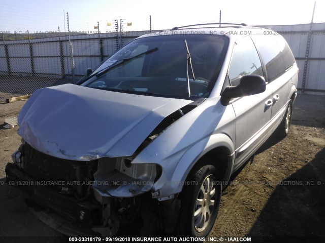 2C4GP54L92R646772 - 2002 CHRYSLER TOWN & COUNTRY LXI SILVER photo 2