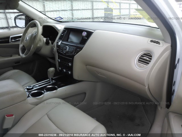 5N1AR2MM2EC600703 - 2014 NISSAN PATHFINDER S/SV/SL/PLATINUM WHITE photo 5