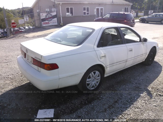 4T1BG22K3YU938945 - 2000 TOYOTA CAMRY CE/LE/XLE 白色 照片 4