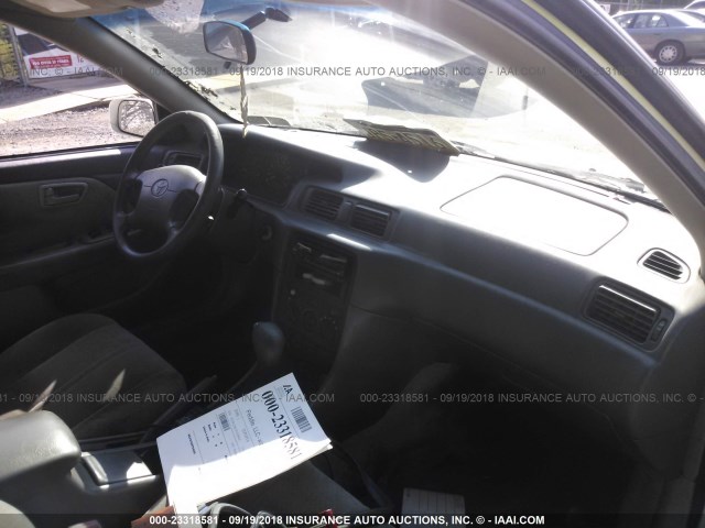 4T1BG22K3YU938945 - 2000 TOYOTA CAMRY CE/LE/XLE 白色 照片 5