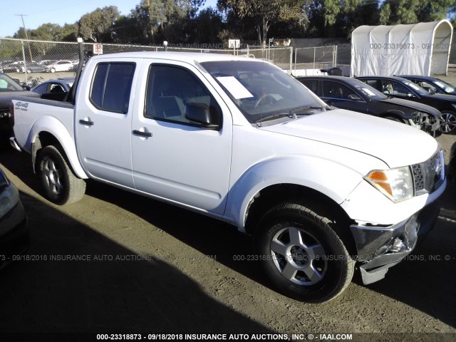 1N6AD07WX6C476120 - 2006 NISSAN FRONTIER CREW CAB LE/SE/OFF ROAD WHITE photo 1