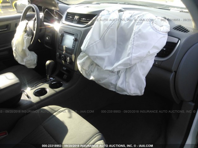 1GNKVFKD0FJ275424 - 2015 CHEVROLET TRAVERSE LS WHITE photo 5