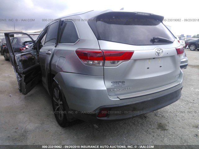 5TDKZRFH1JS534607 - 2018 TOYOTA HIGHLANDER SE/XLE SILVER photo 3