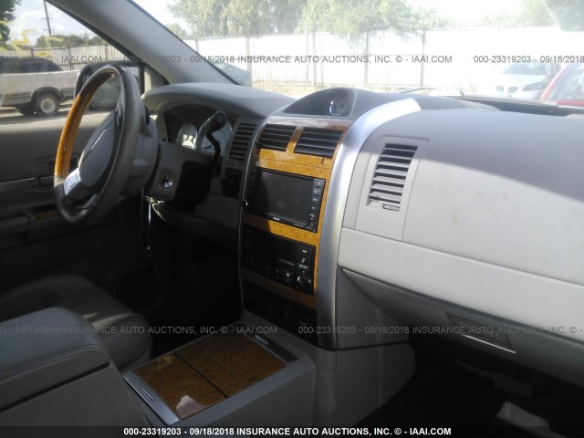 1A8HW58T19F703624 - 2009 CHRYSLER ASPEN LIMITED ვერცხლისფერი ფოტო 5