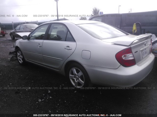 JTDBE32K853029603 - 2005 TOYOTA CAMRY LE/XLE/SE Күміс фото 3