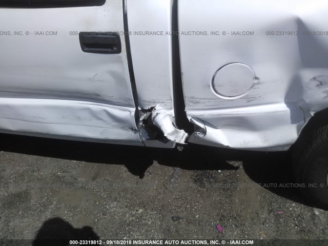 1GCCS14WX28123479 - 2002 CHEVROLET S TRUCK S10 WHITE photo 6