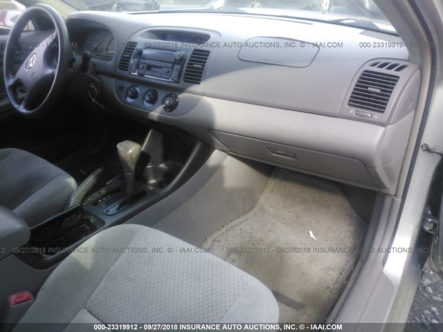 4T1BE32KX4U798866 - 2004 TOYOTA CAMRY LE/XLE/SE Күміс фото 5
