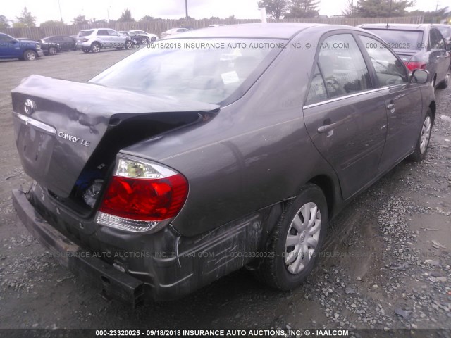 JTDBE30K763054531 - 2006 TOYOTA CAMRY LE/XLE GRAY photo 4