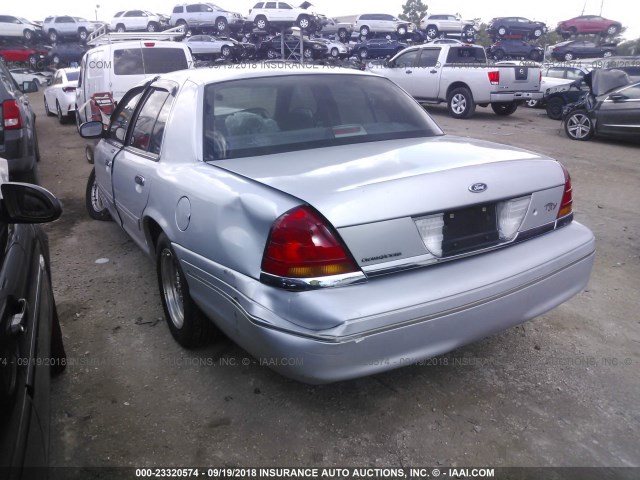 2FAFP73W0YX168142 - 2000 FORD CROWN VICTORIA  SILVER photo 3