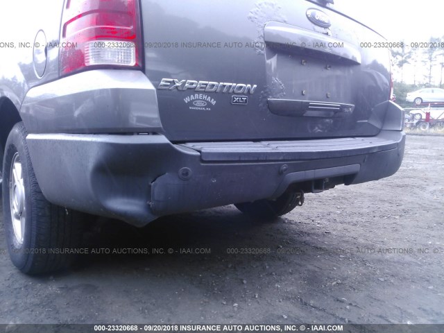 1FMFU16555LA10922 - 2005 FORD EXPEDITION XLT GRAY photo 6