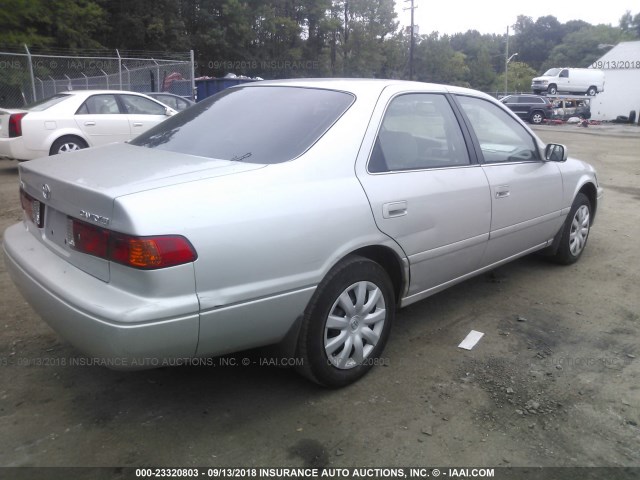 4T1BG22KX1U021328 - 2001 TOYOTA CAMRY CE/LE/XLE 银色 照片 4