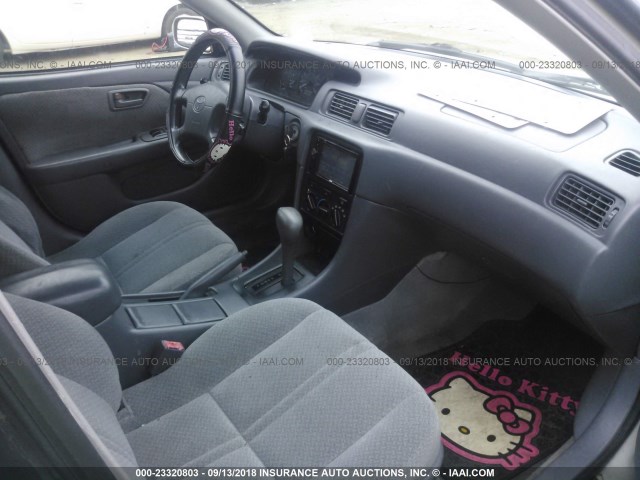 4T1BG22KX1U021328 - 2001 TOYOTA CAMRY CE/LE/XLE 银色 照片 5