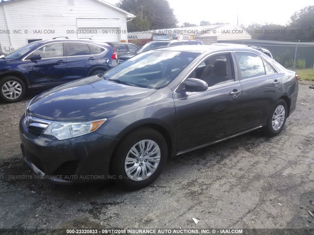 4T1BF1FK8CU188331 - 2012 TOYOTA CAMRY SE/LE/XLE GRAY photo 2