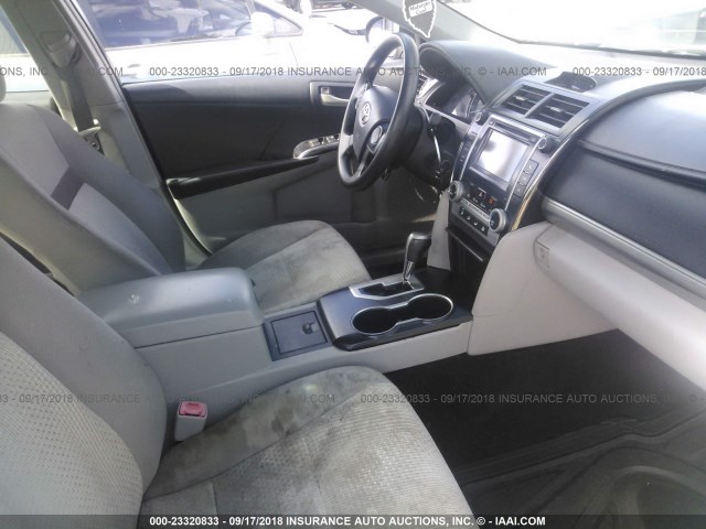 4T1BF1FK8CU188331 - 2012 TOYOTA CAMRY SE/LE/XLE GRAY photo 5