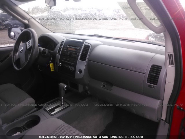 1N6AD0ER4AC402472 - 2010 NISSAN FRONTIER CREW CAB SE/LE/NISMO RED photo 5