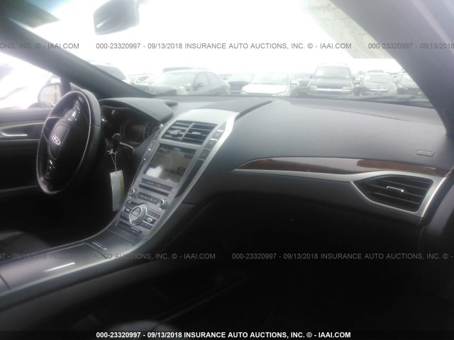3LN6L5E92HR606297 - 2017 LINCOLN MKZ RESERVE ნაცრისფერი ფოტო 5