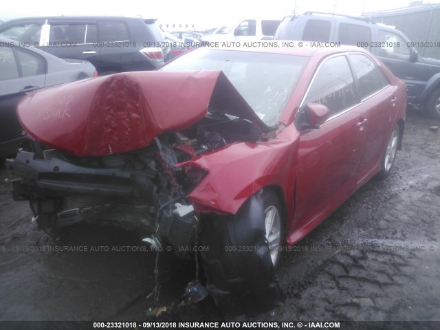 4T1BF1FK8EU855871 - 2014 TOYOTA CAMRY L/SE/LE/XLE 红色 照片 2